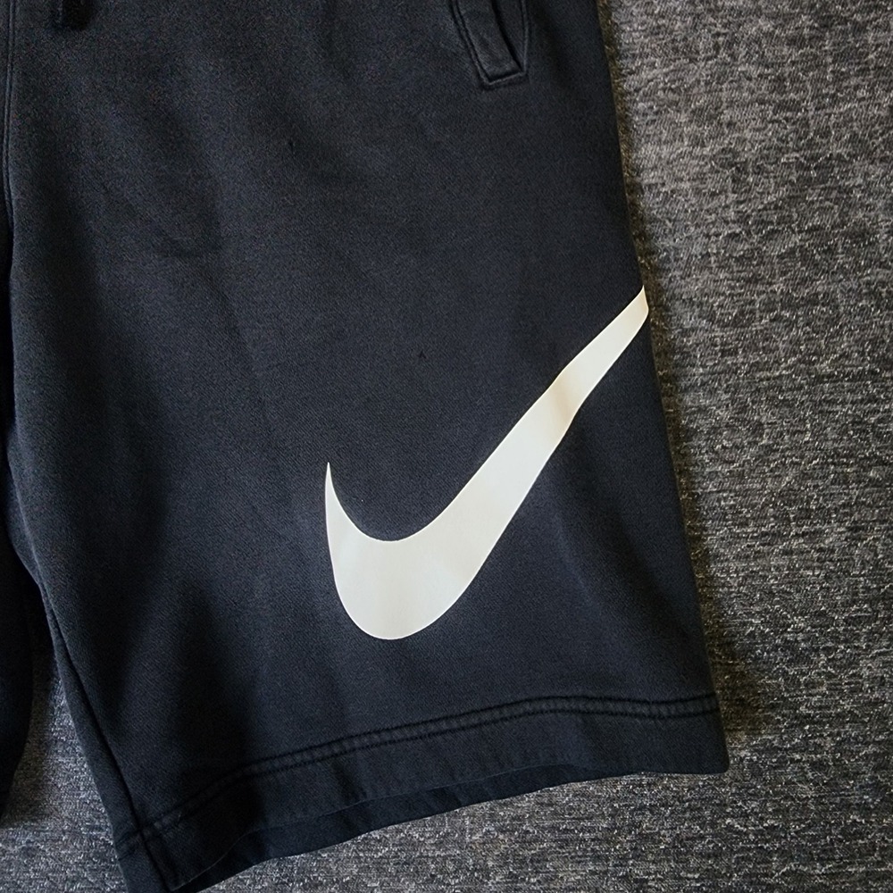 Nike Sweat Shorts Men Medium Black Fair Faded Big Swoosh Logo Fleece - Picture 10 of 10